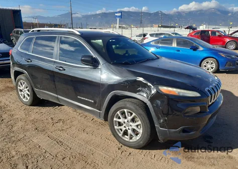 2016 Jeep Cherokee Latitude z USA, uszkodzony, nr VIN 1C4PJMCS0GW163013